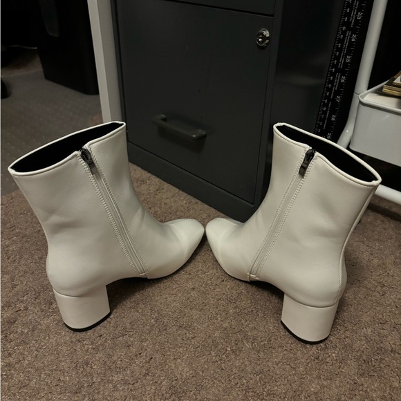 White Booties size 7.5(39) - Picture 6 of 8